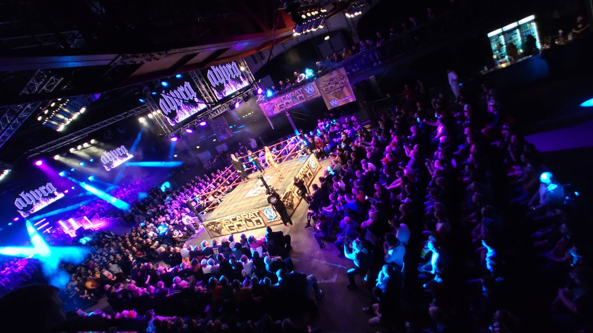 bringAsmileTOit's tweet photo. Schon wieder ist Carat! #wXw16Carat #AEW #LederMaffay #Mutz #BadBonesCity #EsWirdWiederEng https://t.co/GwXxweKryq