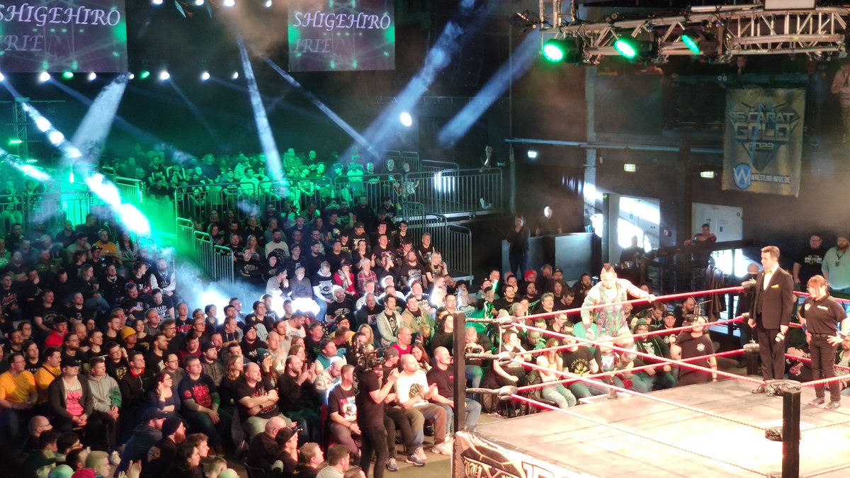 bringAsmileTOit's tweet photo. Schon wieder ist Carat! #wXw16Carat #AEW #LederMaffay #Mutz #BadBonesCity #EsWirdWiederEng https://t.co/GwXxweKryq