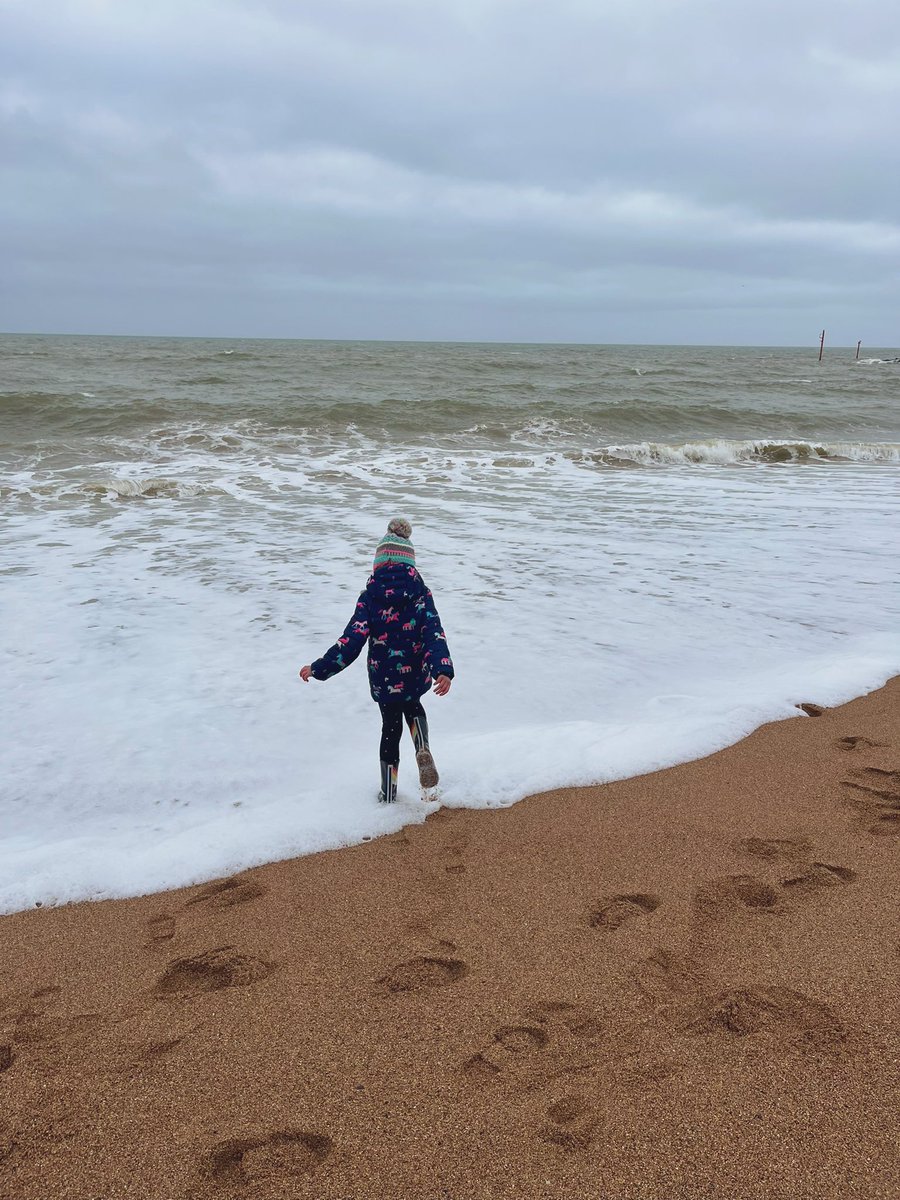 A windy walk at <a href="/westbayuk/">West Bay UK</a> to blow the cobwebs 🕸️ away. 

#Sunday