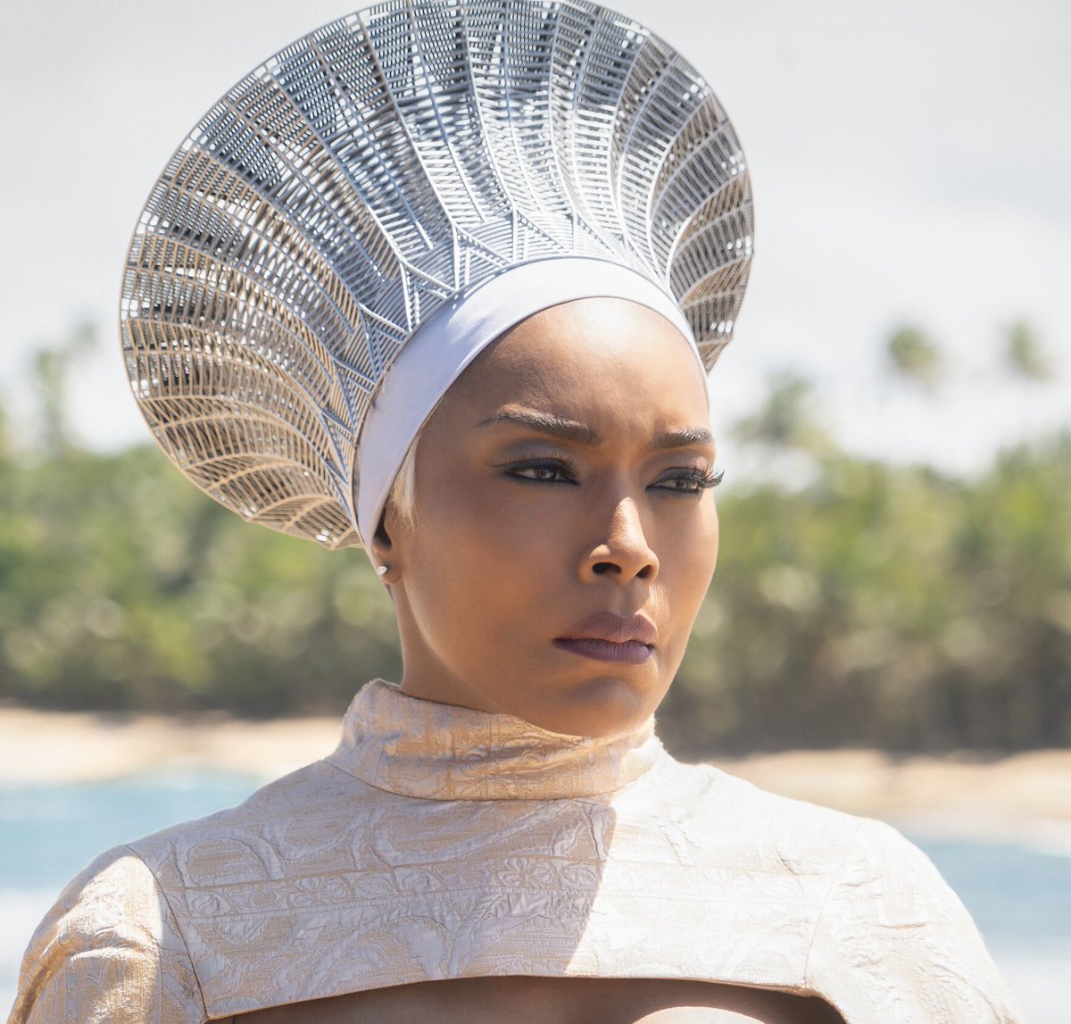 We predict Ke Huy Quan and Angela Bassett will win Best Supporting Actor &amp; Actress at tonight’s #Oscars

Find out our full final predictions: bit.ly/DFOscars
