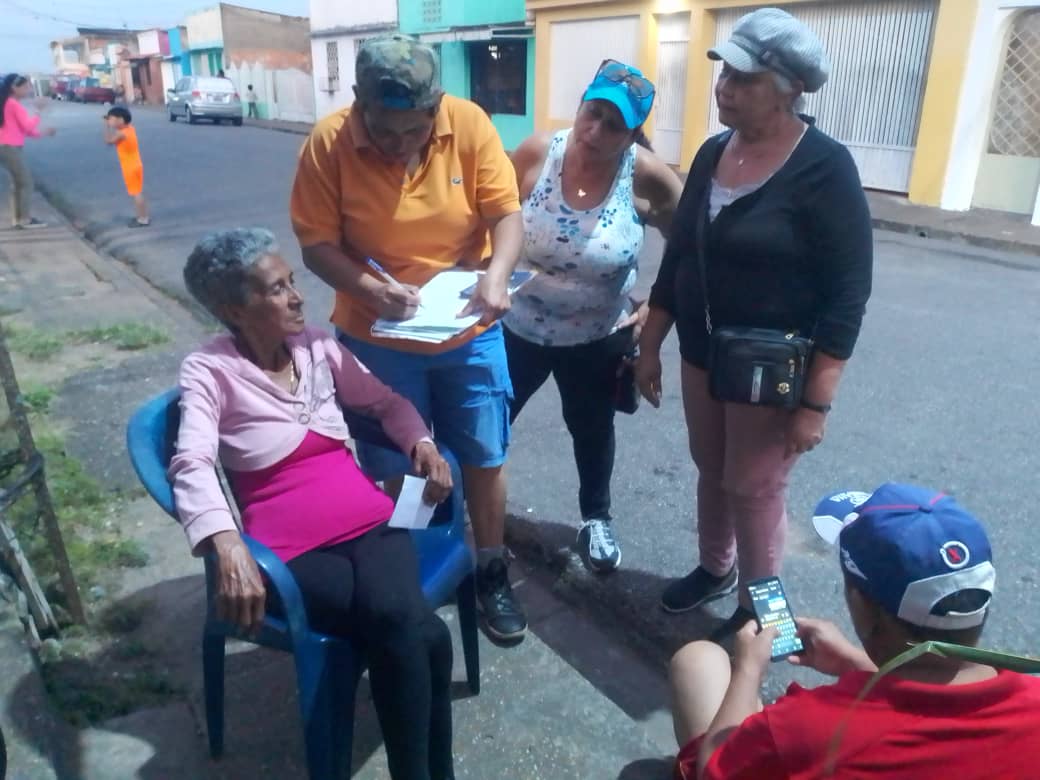 ADOrgSanSimon's tweet photo. #12Marzo Recorriendo  Bloque #07 La Manga Centro De Votacion José Damián R Labrador junto a Yamirca Ordaz, Licett Benavides activados con el 1x10 
¡Seguimos en la lucha!
#MovilizacionTotalAD https://t.co/FQs6tzjPK4
