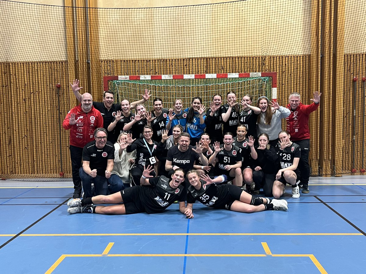 Härligt gäng, försvaret är iaf bra! Vi gnuggar på ❤️🖤💪🏼 Stolt &amp; Stark! F16 LVHK