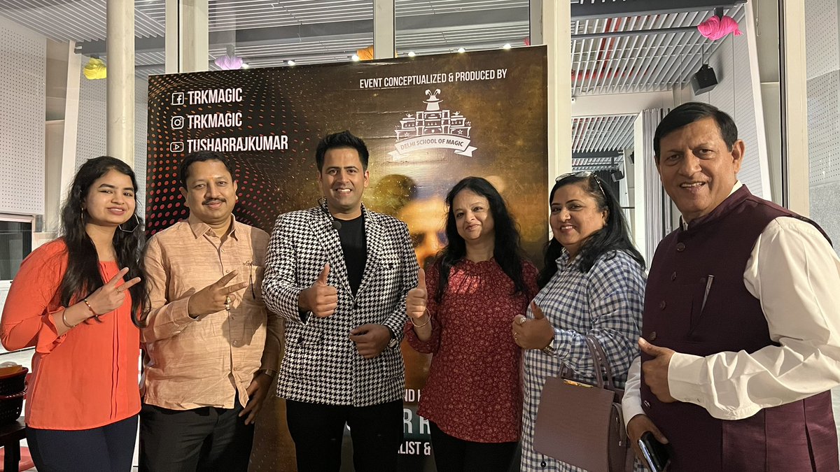 immanojjain's tweet photo. Today saw a Mind blowing show of mind reading by dyanamic Magican Tushar Raj Kumar at Studio Ekko, MG Road , Delhi @illusiontushar #magican #India https://t.co/alNx0LOATG