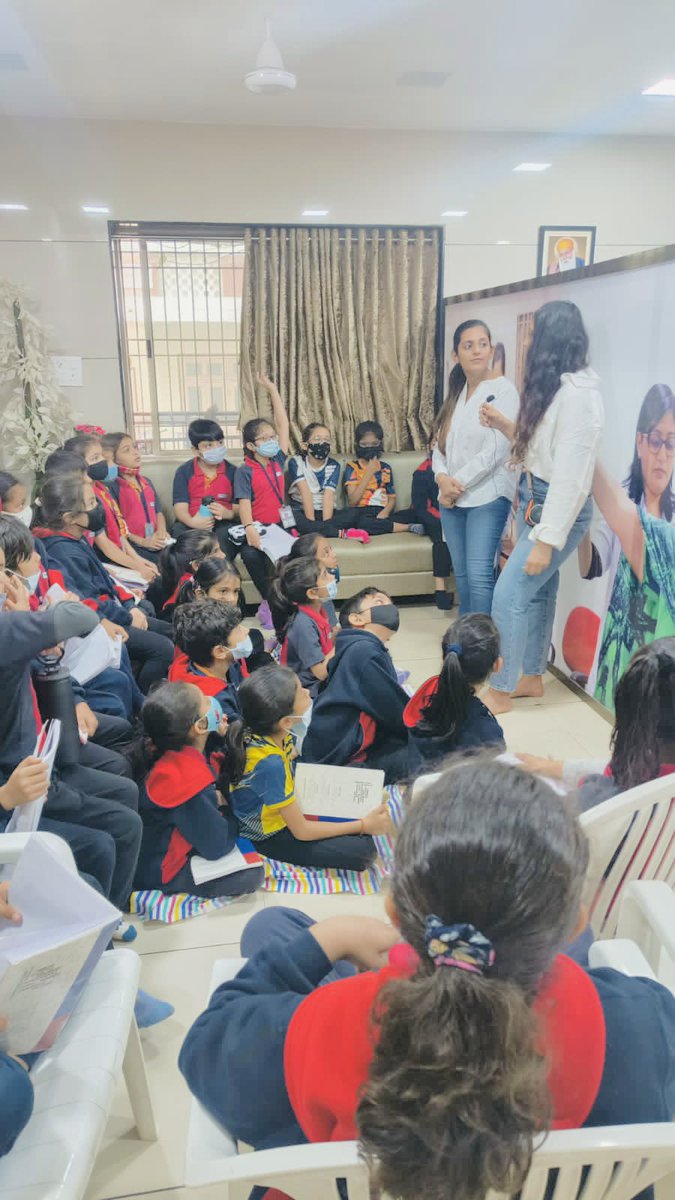 narangsimran39's tweet photo. Developing a sense of belonging, by researching about different community members! @FSSurat @kruti_dholu @MariyamBaxamusa https://t.co/i1qBCBx0bP