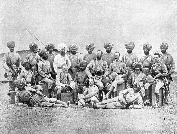 HakeemGujjar3's tweet photo. Malakand Pedia.
Members of the Chitral Expedition, including Lieut. Cheyne, Capt. C.R Ross, Major Sawyer, Capt. Gordon, Lieut. Henderson and a Sikh priest. 14th Ferozepore Sikhs. Date: April 13 1895.
Mary Evans Picture
چترال مہم جوئی میں شامل انگریز ۔۔۔ https://t.co/tKQkVas7BX