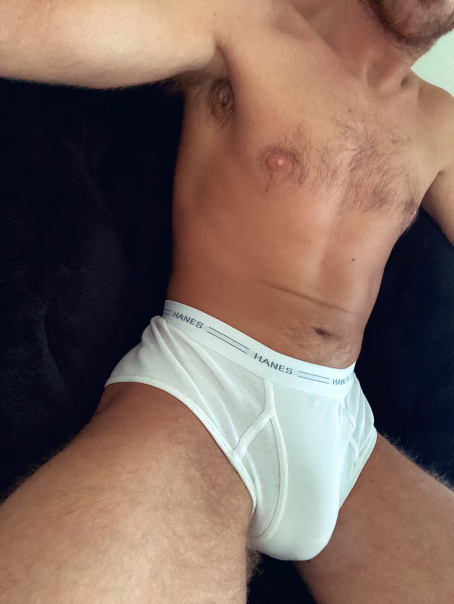 _mikeyyyyyyy's tweet photo. Lazy Sunday, let’s see your briefs today ⬇️

#tightywhities #hanes https://t.co/71quDWTJBF