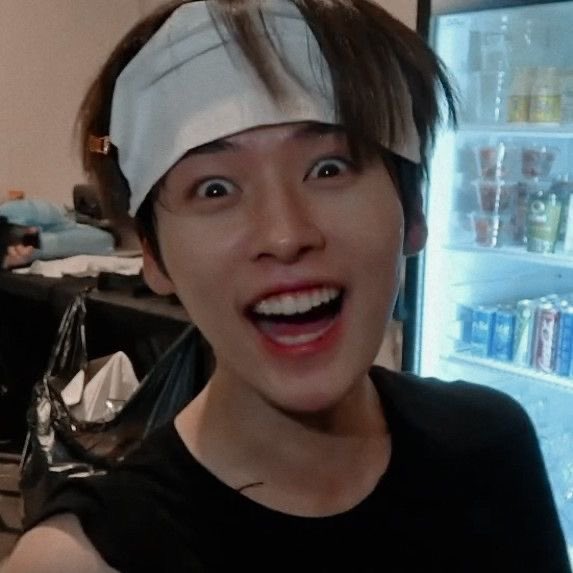 hhyunhoe's tweet photo. mommy: panood naman ako ng videos mo sa concert
fancams ko na puro “putangina” “gago” “tangina” “pota”: https://t.co/ZwCgtEuThz
