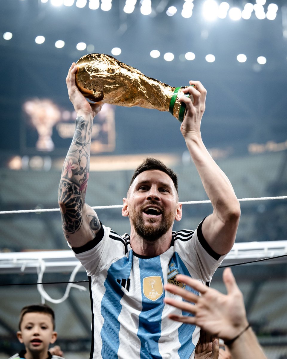 Sebasrur's tweet photo. Cuento algo del sorteo de la #Libertadores: paso al lunes 27 por pedido de la AFA. El evento se llamara "La Copa vuelve a casa". Va a estar todo el plantel campeon del mundo en Paraguay. https://t.co/HZswMfp5Fb