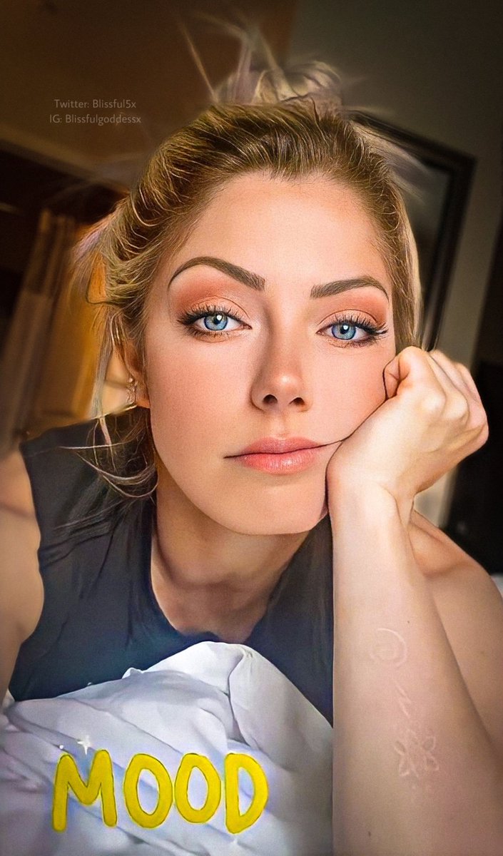 blissdevote's tweet photo. PERFECTION OF ALEXA BLISS. https://t.co/cHRPfPor3Q