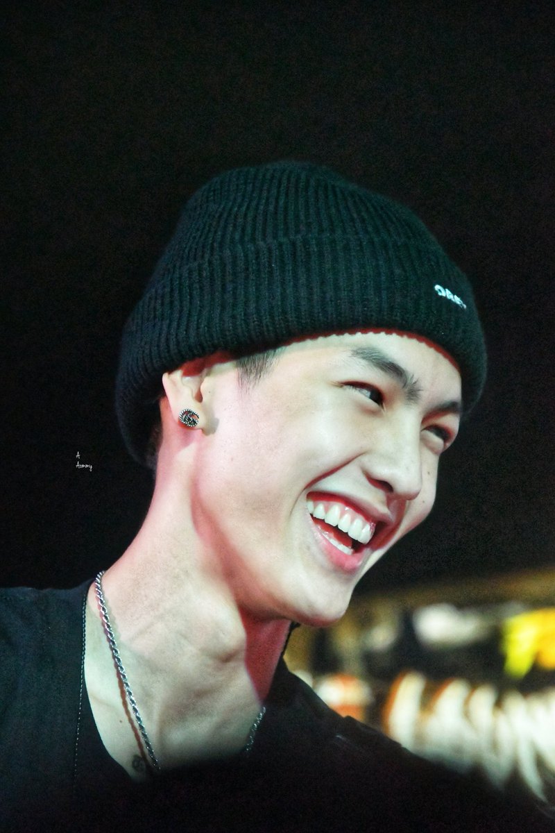 Ottomanlovely's tweet photo. แพรวพราวไม่ไหว ค่ะป๊า 💯🤍🔥🎤 (นี่เมนต้านะ ชอบลืมตัวไปหาโอมอยู่เรื่อย) #FLIPXTARAYLS #taratiwat #Tarayessir https://t.co/jZFjmluXfj