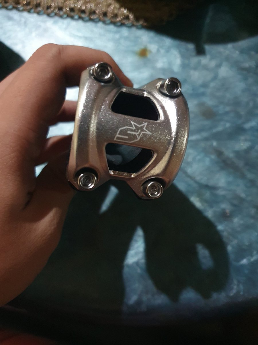 daffafaaiz's tweet photo. Stem spank spike
PANJANG 80MM
ANGLE: 7 DERAJAT 
BAHAN: ALLOY
CLAMP HANDLEBAR 31.8
CLAMP FORK 28.6
Price : https://t.co/JnIg2Tk6q8
#fnfjb https://t.co/x2iMDsta4M