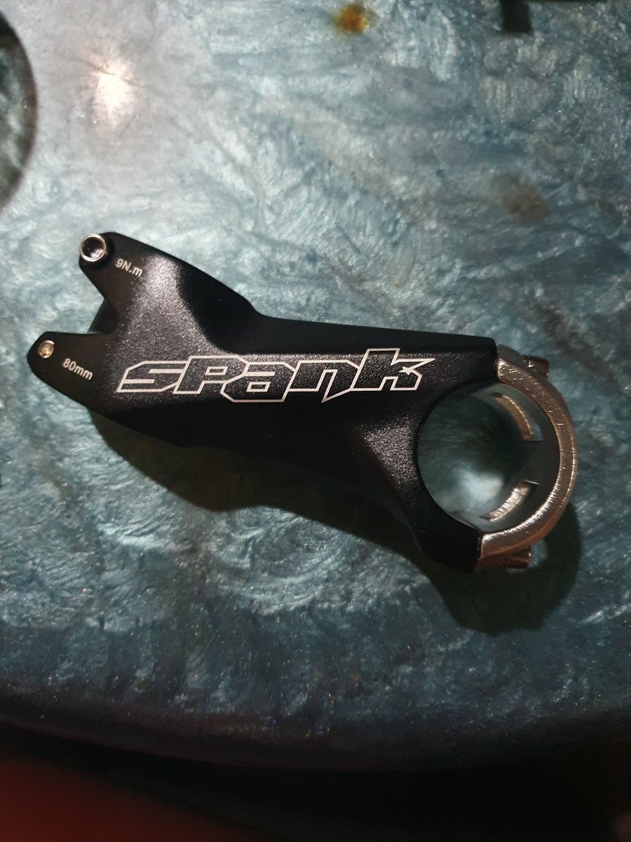 daffafaaiz's tweet photo. Stem spank spike
PANJANG 80MM
ANGLE: 7 DERAJAT 
BAHAN: ALLOY
CLAMP HANDLEBAR 31.8
CLAMP FORK 28.6
Price : https://t.co/JnIg2Tk6q8
#fnfjb https://t.co/x2iMDsta4M