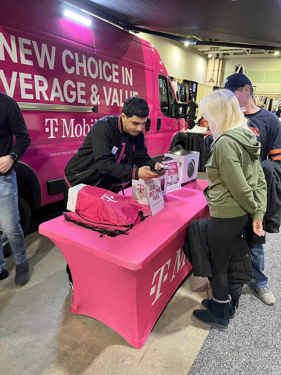 CarlosMTmobile's tweet photo. We here at the RV show. Sharing why T-Mobile is the best for RV and home internet needs #TMobile #TmobileHomeInternet https://t.co/5OnMTYNIFl