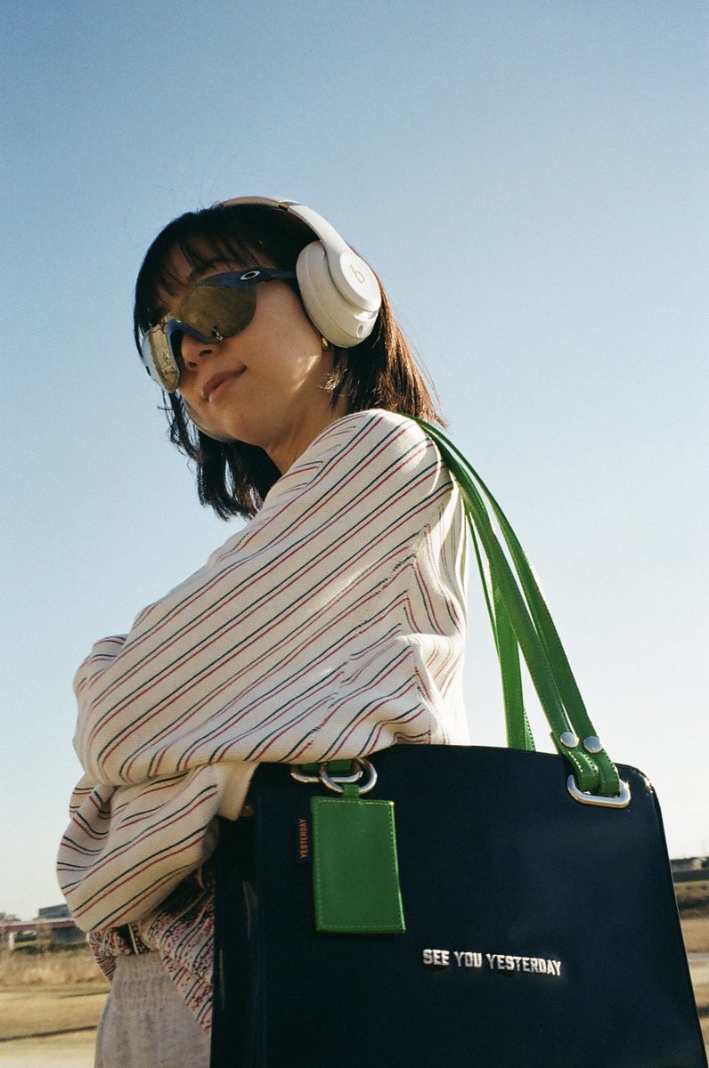 belleStoreInc's tweet photo. Shopping and Outdoor Essentials with #iPhone14ProMax and Beats #Studio3Wireless — Shop via https://t.co/9n76NRrEx5 — #beatsbydre #beats #headphones #music #sport #workout #yoga #exercise #model #work #fashion #magazine #business #health #fitness #books #applemusic #photography #applewatch