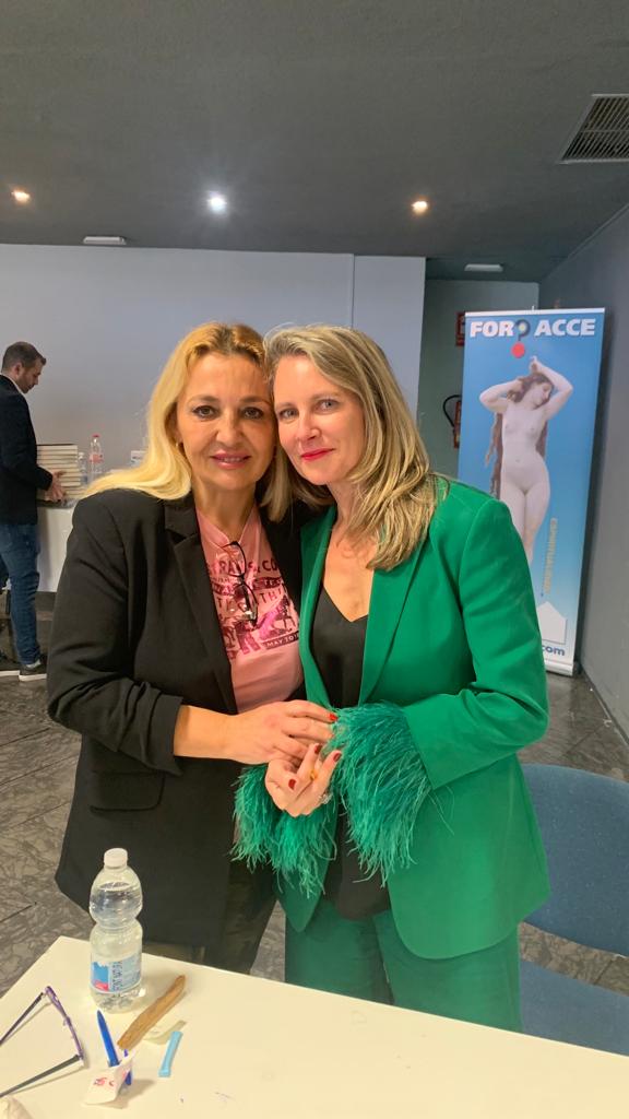 belennuflo's tweet photo. Día emotivo donde los haya 🥰 He tenido el placer de conocer a @crismartinj una maravilla de persona! 💚
#foroacce
#Torremolinos https://t.co/G0aGSIvAJC