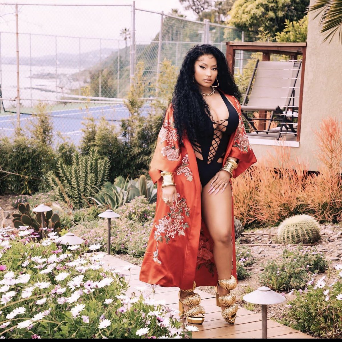 shesthat4oreign's tweet photo. THE FACE , THE BODY THE Aesthetic😍😍‼️👑 #RubyRedDaSleeze https://t.co/gnXfZnTCc9