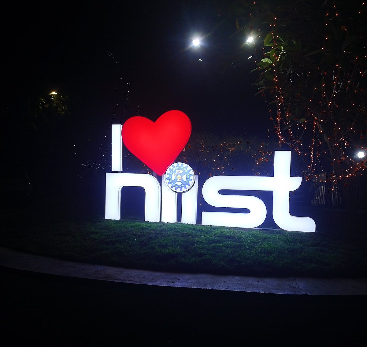 priyankaas94's tweet image. More colors now ❤️ #nightlife  #pappanamcode #trivandrum