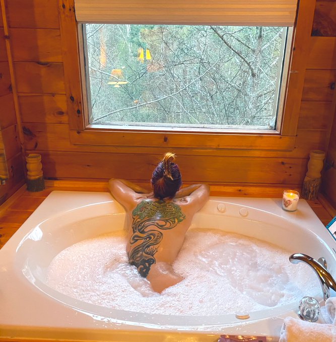 If you need me, I'll be in this bubble bath until further notice https://t.co/zdwcwfsNYt<a href="/tag/nicolefoxx"class="tags"><span>#nicolefoxx</span></a>