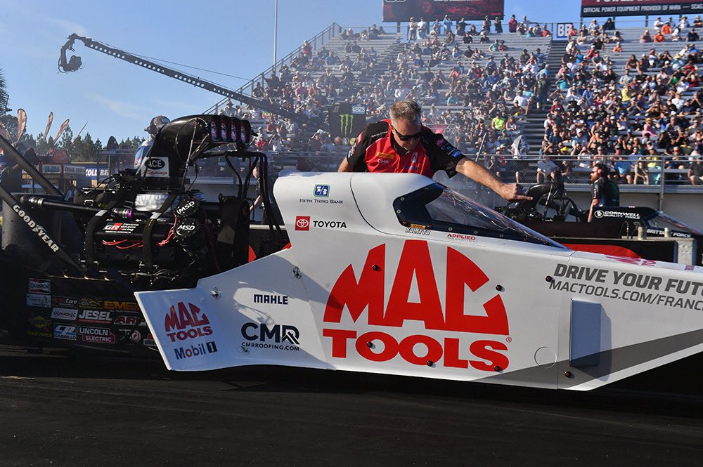 TeamKalitta's tweet photo. #GatorNats Round 2:

@Air_Doug runs 3.716 and gets the win over Brown’s 7.799 https://t.co/SER7hB1DWi
