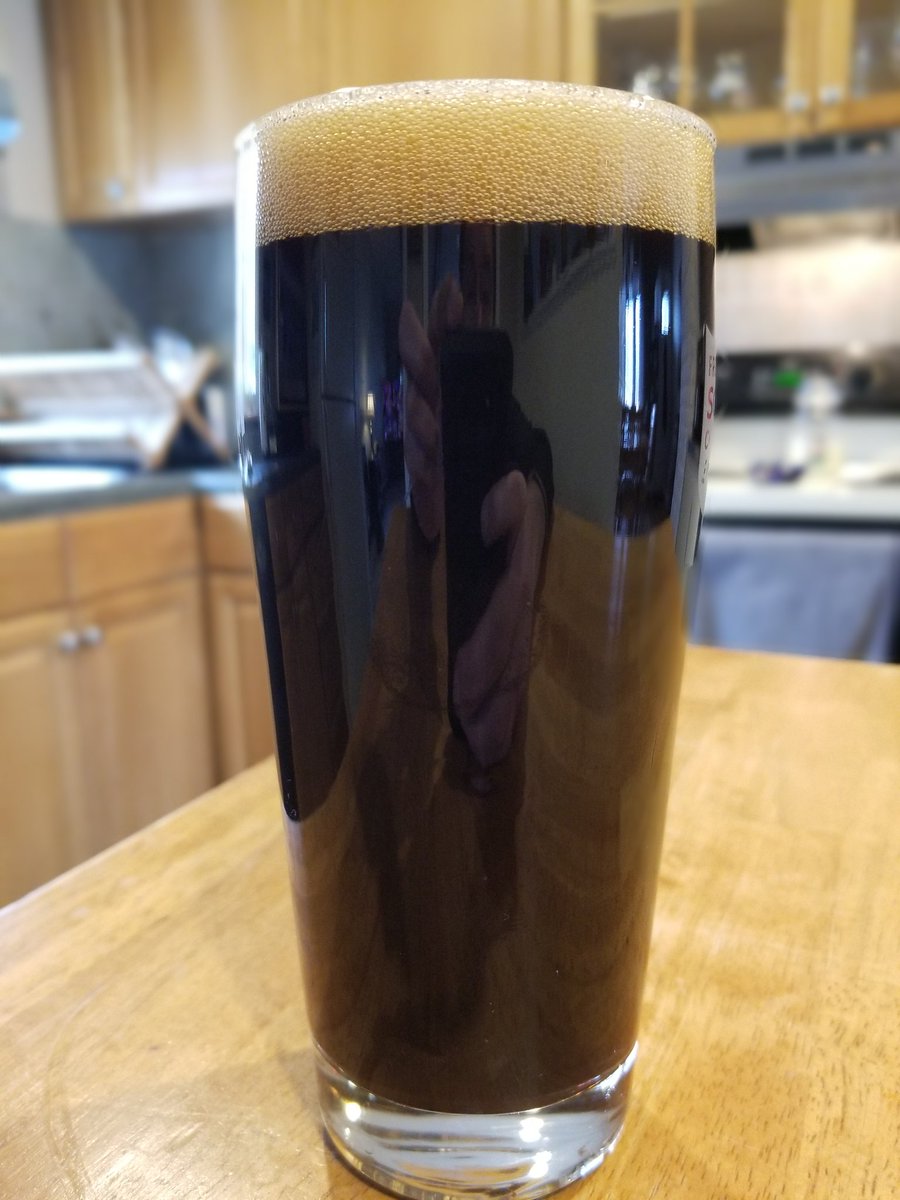Lilcampibrew's tweet photo. I make a helluva porter.  Pic &amp; review.  #craftbeer #craftbrew #homebrew #beer #drunk #southshorebeer #pothole #porter https://t.co/xDhtiacAWo