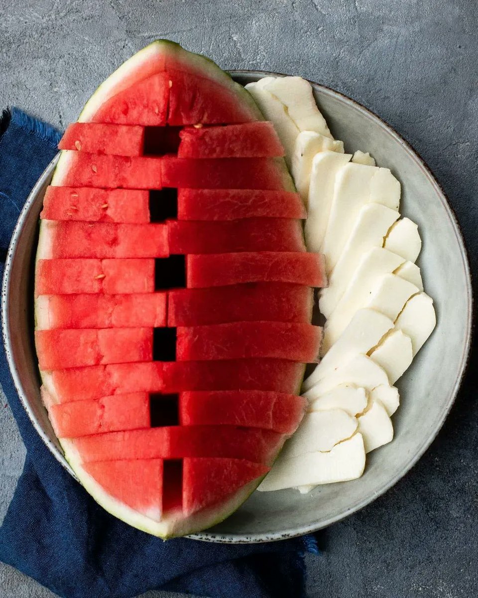 Cyprus4Holidays's tweet image. One of the favourite parts of summer: “Patticha me halloumi” (watermelon with #halloumi) 🍉 

A refreshing dish, you can have it for breakfast, lunch or dinner! The sweet and salty combo is A+ 😍

Have you ever tried it?

📷 myfamilysfooddiary [IG]

#food #nutrition #watermelon