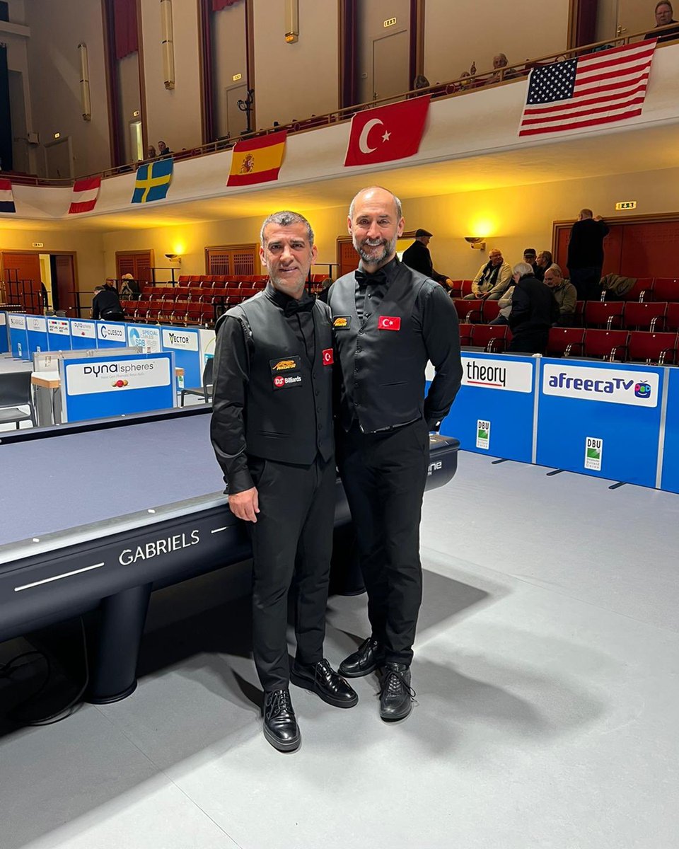 🇹🇷 MİLLİ BİLARDOCULARIMIZ DÜNYA ŞAMPİYONU!

🎱 Semih Saygıner ve Tayfun Taşdemir'den oluşan milli takımımız, Dünya 3 Bant Bilardo Şampiyonası'nda finalde İsveç'i mağlup etti ve şampiyonluğa ulaştı.

👏 Tebrikler ve teşekkürler Semih, tebrikler ve teşekkürler Tayfun!