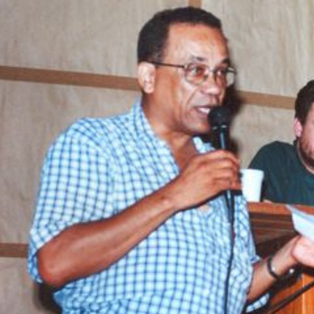 20 anos sem meu amigo e companheiro de luta, Genildo Batista. Baiano, intelectual, dirigente político e revolucionário, Genildo, como a querida Lisete que se foi há um ano, deixou ensinamentos que nos norteiam até hoje. Dois educadores que se complementam na luta pelo socialismo.