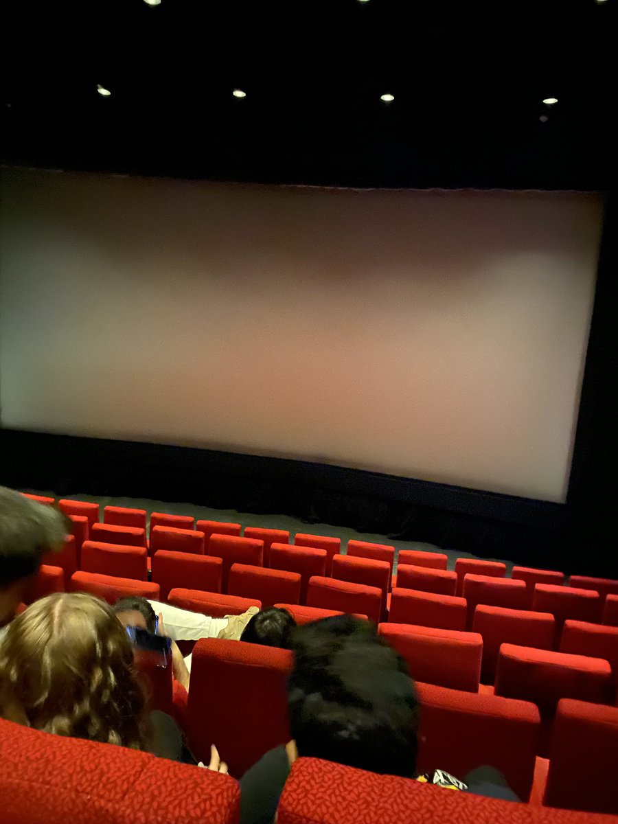 _erhandogan_'s tweet photo. yarım saattir boş ekrana bakmamızı sağlayan @paribucineverse e çok teşekkürler uzun süredir kafamızı dinlemiyorduk boş boş oturmak iyi geldi bunun için hatrı sayılır ücret ödemek de cabası 👏🏾👏🏾 #pendorya https://t.co/s88uLuOhLT