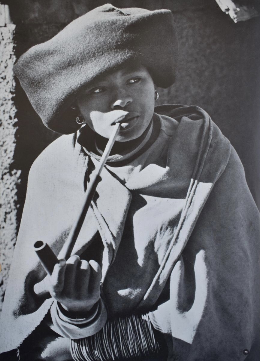 thejpgvibe's tweet photo. a xhosa / gcaleka woman. 
eastern cape, south africa. 1970s. https://t.co/NGEevQZ4OH