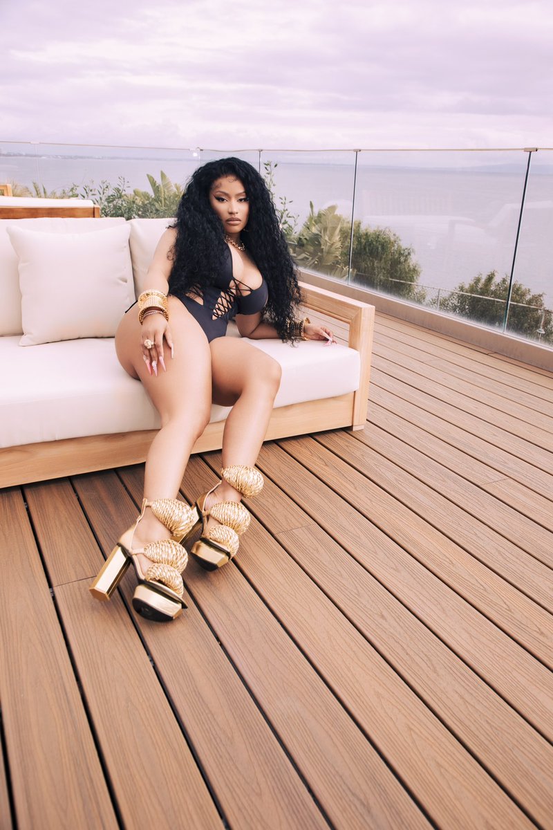 NICKIMINAJ tweet picture