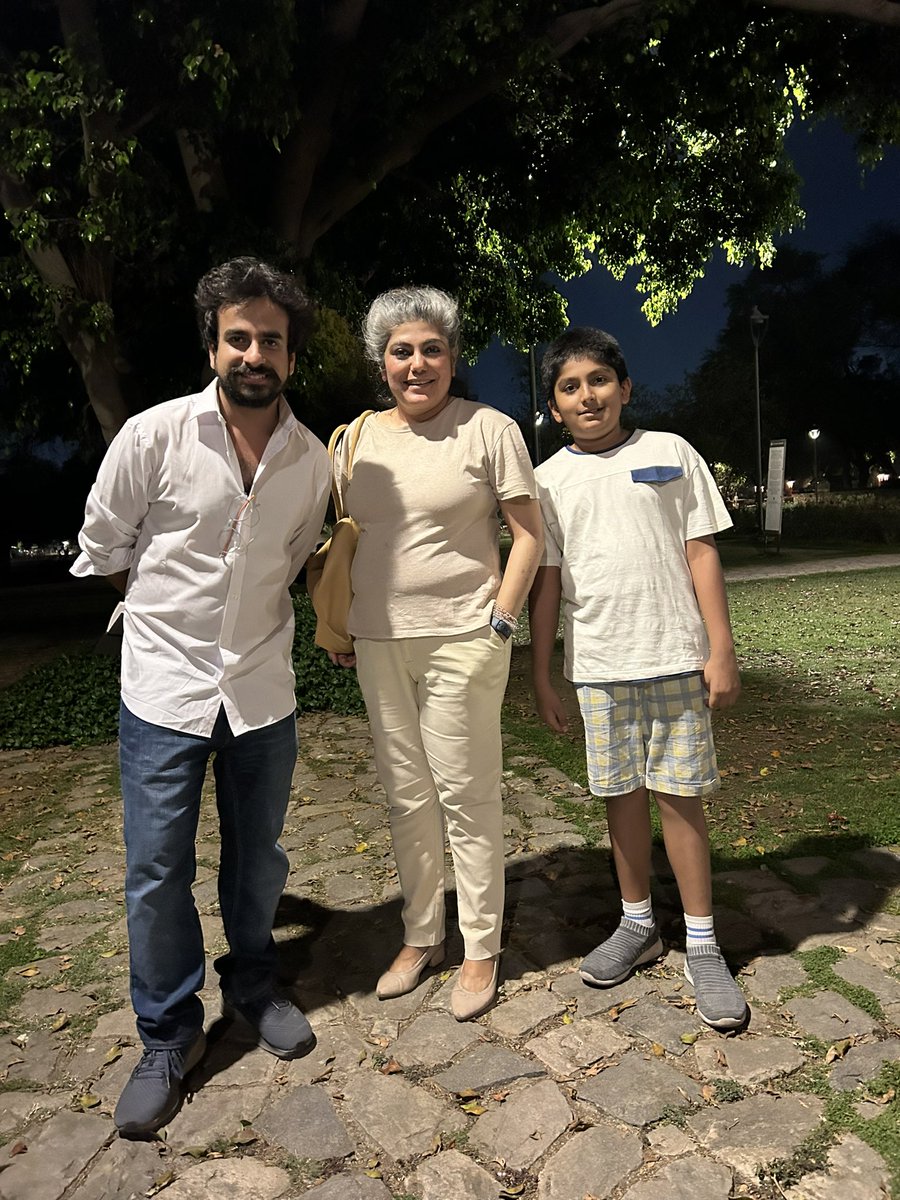 Met with the beautiful <a href="/vaanimahesh/">Vaani Mahesh</a> and the evergreen <a href="/MunjalVaibhav/">Vaibhav Munjal</a> from Chalchitra Talks <a href="/ChalchitraT/">Chalchitra Talks</a>. Missed you <a href="/hindolheroic/">Hindol Hazra</a>. A lovely evening at Sunder nursery.