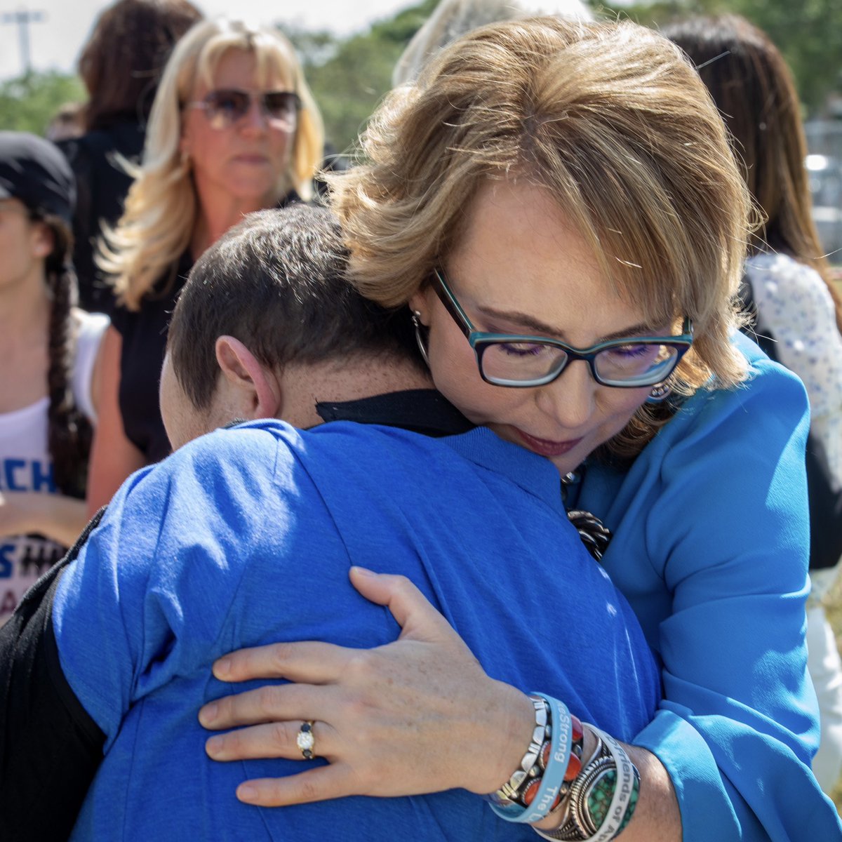 GabbyGiffords's tweet image. Yesterday, I visited the Marjory Stoneman Douglas Memorial, a place of peace and reflection, alongside courageous survivors.

To the Parkland and Coral Springs communities: I will always stand with you in the fight for a safer Florida.