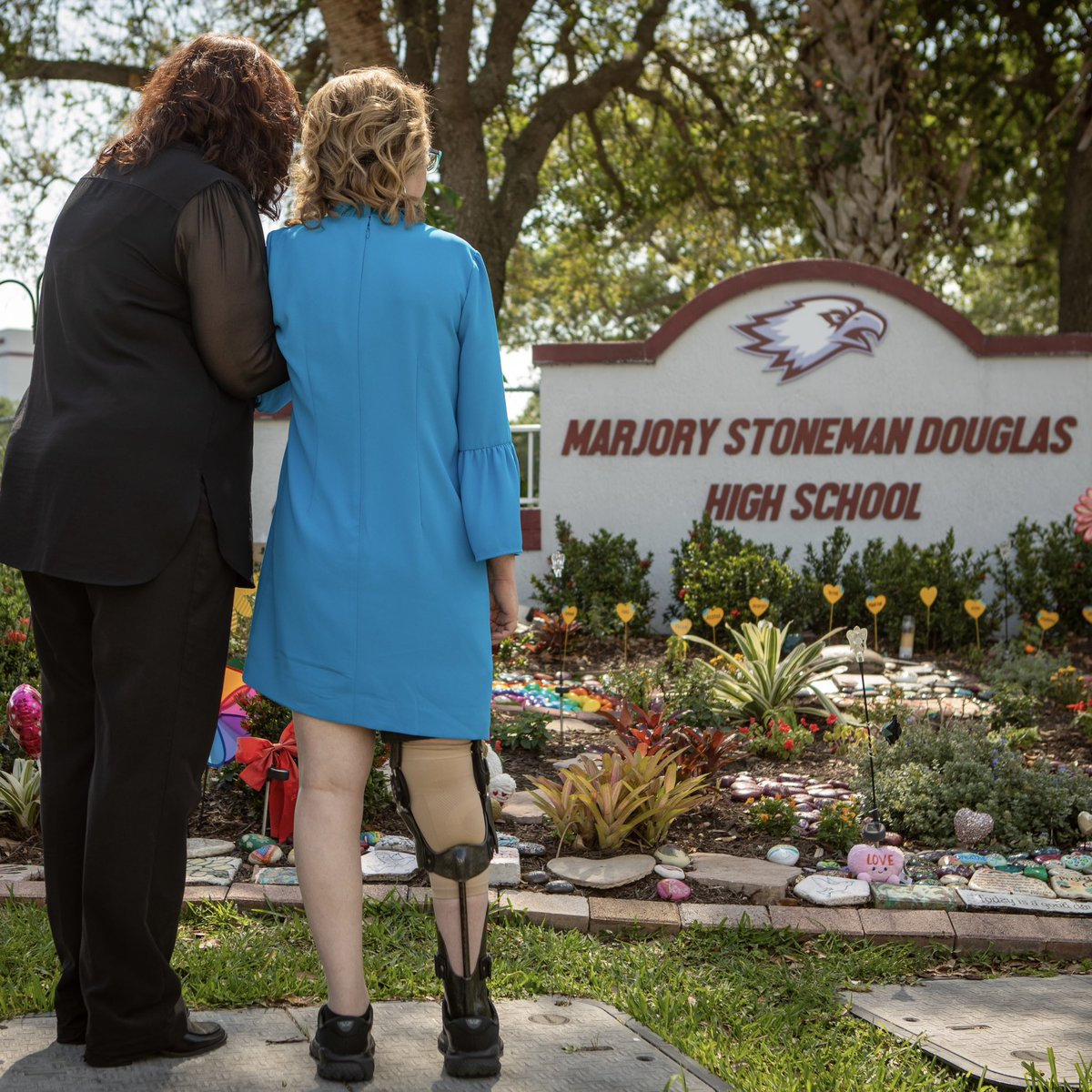GabbyGiffords's tweet image. Yesterday, I visited the Marjory Stoneman Douglas Memorial, a place of peace and reflection, alongside courageous survivors.

To the Parkland and Coral Springs communities: I will always stand with you in the fight for a safer Florida.