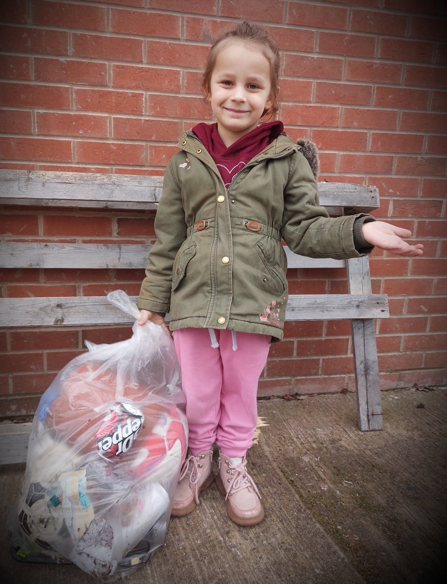 burge_gerard's tweet photo. In preparation for the #GreatBritishSpringClean2023 ๐
Managed to collect a bag full just on the School route ๐
Thank-you to my local @mycoopfood store for disposing of it properly.
๐ #RestDays ๐ #Litterhereos ๐ https://t.co/fr1bapzRtT