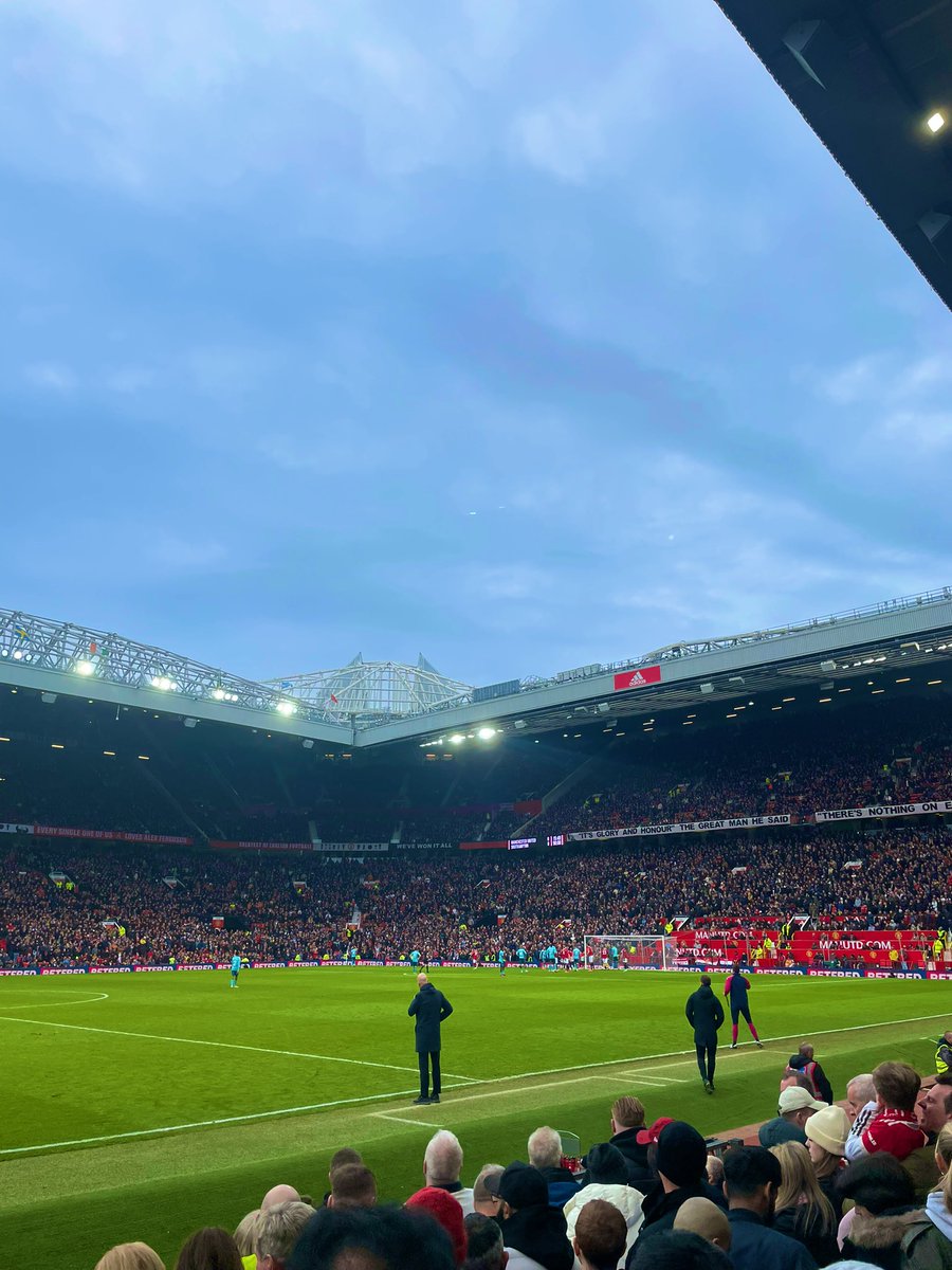 Fergies right the refs are shite #MUNSOU