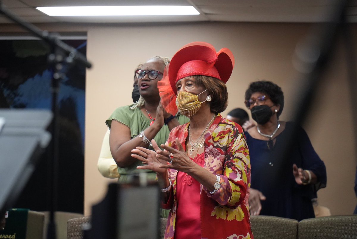 SylvesterTurner's tweet image. We are truly on a battlefield for our Lord. 

May He give us the grace to run our Christian race. 

He heals wounded spirits and appoints our soul a place. 

We promise we will serve him forever. 

@TCWWHouston #IAmTCWW