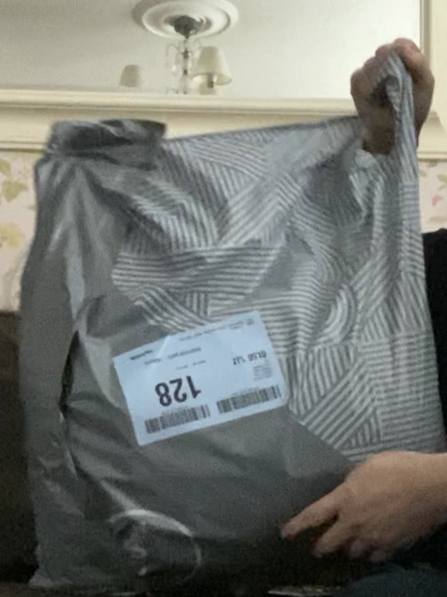 cheltonianlady's tweet image. @TKMaxxHelp @TKMaxx_UK Delicate items really do need more than a bag. Can you please assist with a refund? Thank you! 😔 #TKMaxx #HowManyTimes #OneJob