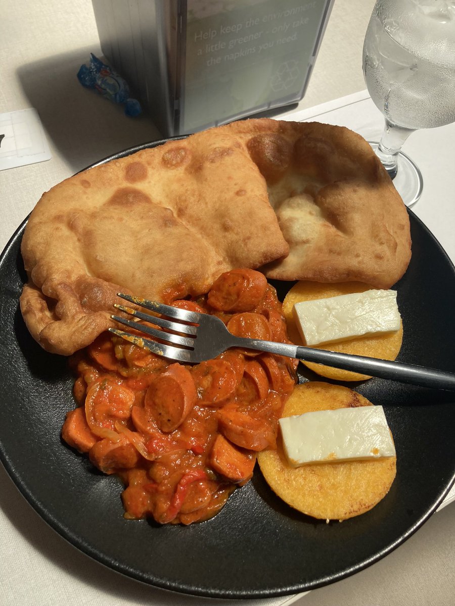 musk_mrs's tweet photo. @4drezzz Son los mismos dueños de un hotel que me quedé y que incluye desayuno, 44 la noche. https://t.co/AeIEkeFb5X
