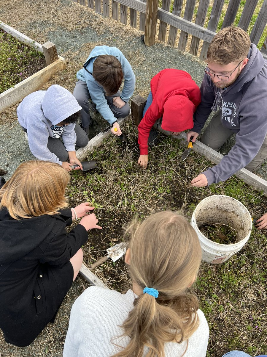 scomorrison's tweet photo. Spent my Thursday morning at Elon Elementary working with 5th and 2nd grade students in their garden, and spent the afternoon @eaepanthers for garden club with 3rd, 4th, and 5th graders! #teachingoutside #gardenbasedlearning #ElonEd #enviroed https://t.co/gxvi5qEvmu