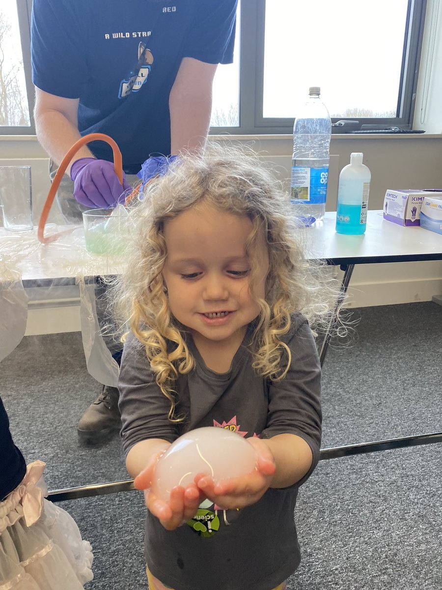 howlett_leanne's tweet photo. Fab science day for families at @uniofwarwick #sliceofscience day! Both kids loved it! G declared he wanted to listen to the lecture on how to freeze humans so he could freeze mummy! Delightful child! ๐ https://t.co/ofoD7AzrKR