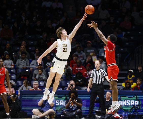 Steal inches…🪓🏀🪓 @ElksBasketball @KyleKenney_12 #EPND