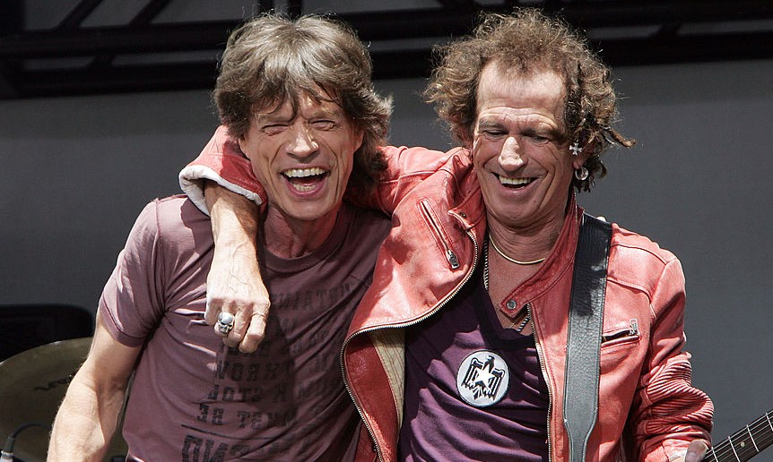 A songwriter launched a lawsuit against #MickJagger & #KeithRichards, alleging the band’s 2020 single 'Living In A Ghost Town' was based on 2 of his own compositions. Sergio Garcia who performs under the name Angelslang said the Stones’ track was based on 2 of his own songs. https://t.co/3ucuXUI9sv