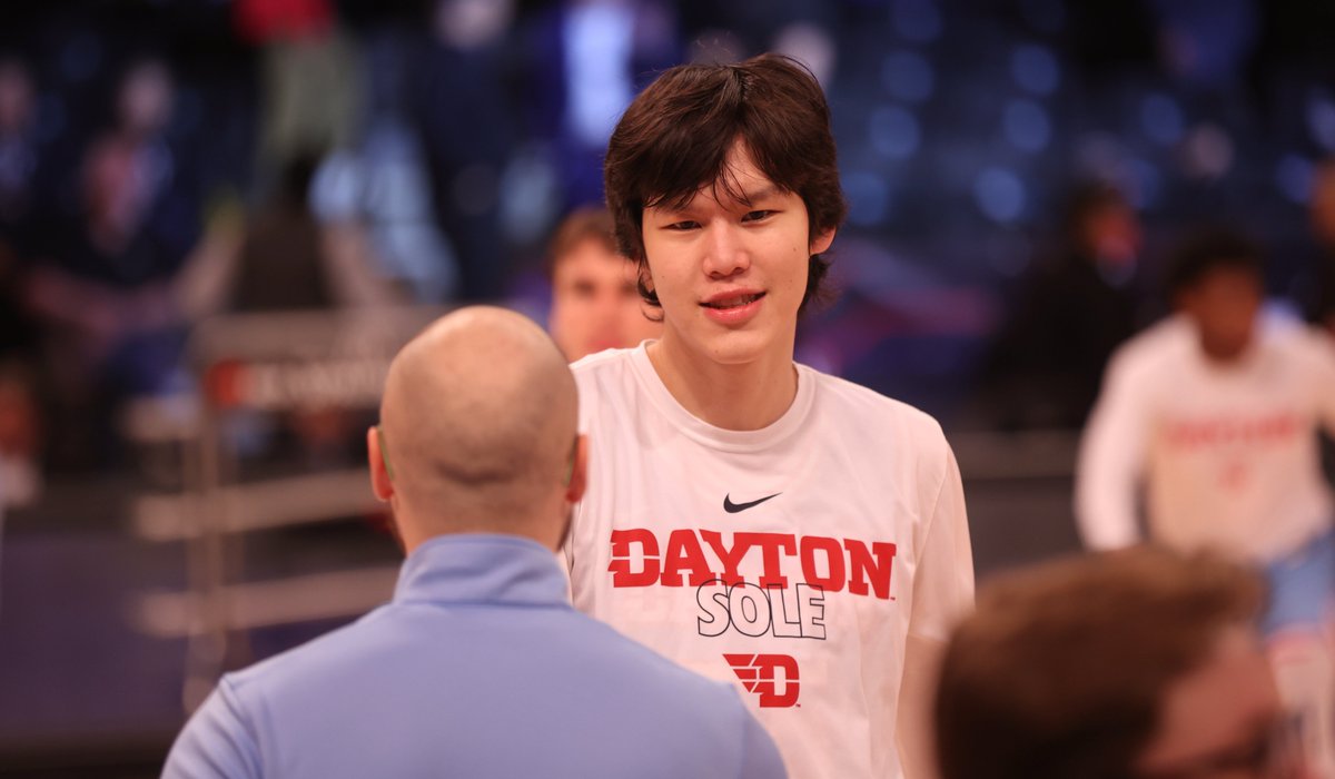 DavidPJablonski's tweet photo. Dayton wearing Chapel Blue uniforms today. https://t.co/yBowCAhUc0
