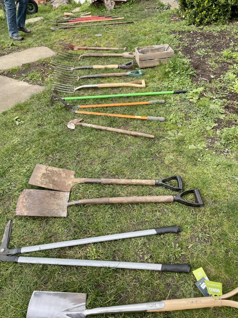 It’s great to be back in the community garden again after a long winter. Our sessions run every Sunday from 2 to 4 pm. #stwss #gardening #balham #streatham