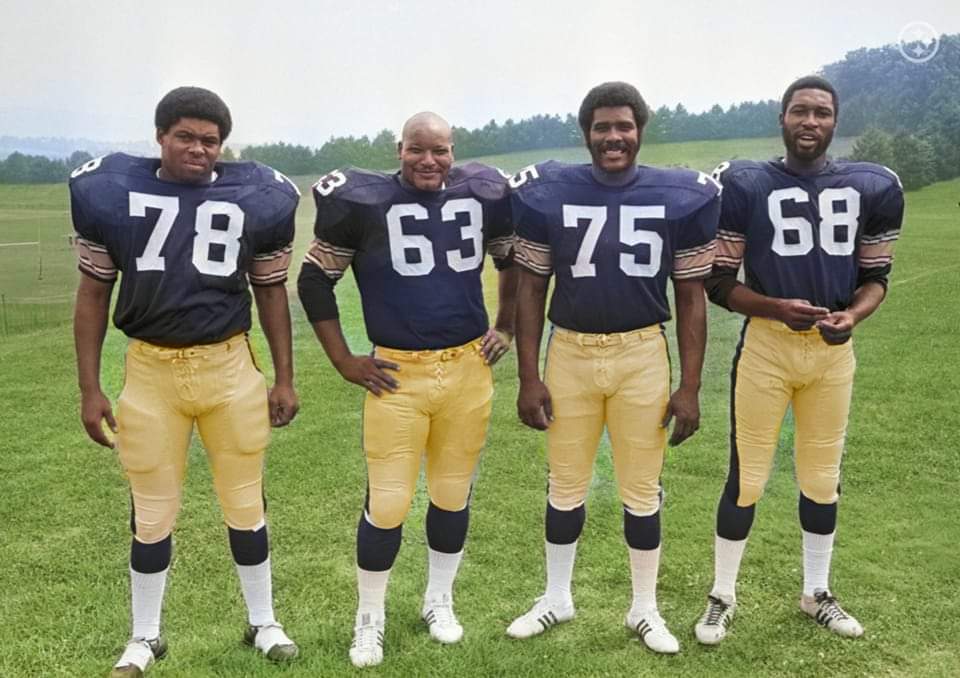 CamHeywardFan's tweet photo. Back in 1976 the Steelers started the season 1-4. In 8 of the next 9 games, the defense didn't allow a single TD, shutting out opponents 5 times including 3 consecutive games. During this 9 game stretch the Steel Curtain allowed a total of 2 TDs and 5 FGs. The defense also allowed an average of 3.1 PPG and Chuck Noll's team averaged 22 points per margin of victory.