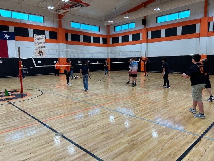 IsdSomerville's tweet photo. Great Things Are Happening At Somerville Elementary/Intermediate! We grew in the classroom so on Friday, we got to grow on the court while playing staff vs. student volleyball games! https://t.co/nY0aPPwd9e