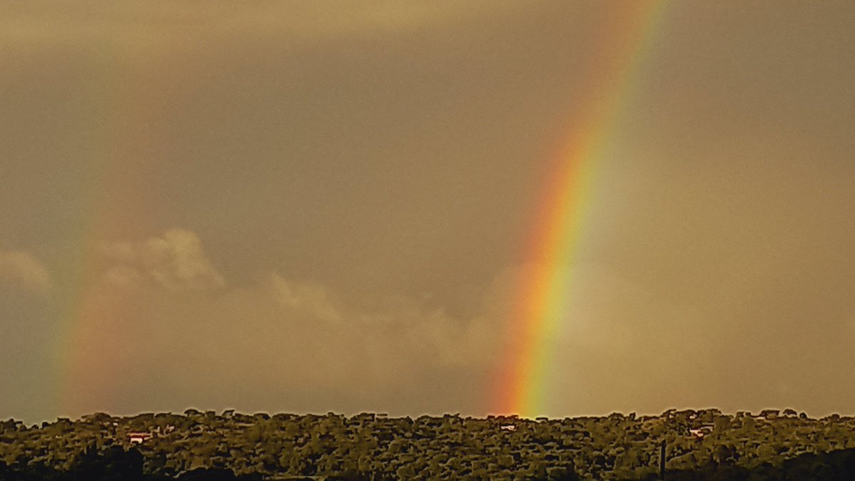 KeithNcube16's tweet photo. Probably the closest I have ever seen a Rainbow . Shyyt is beautiful, camera doesn't do it justice. #SundayDrives #PotOfGold https://t.co/UjQmixPr1D