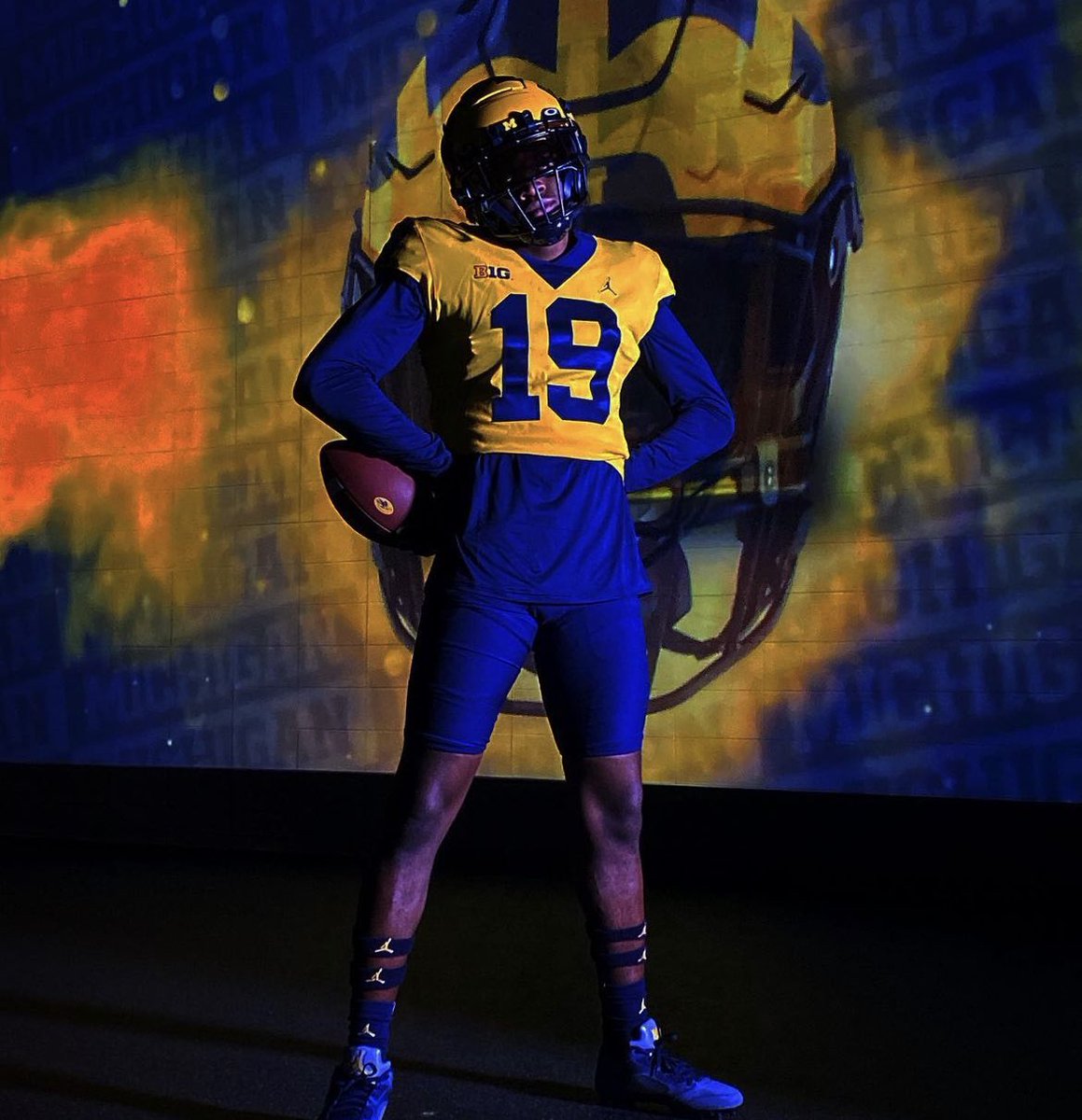 uofmcoverage's tweet photo. 2025 5⭐️ QB Bryce Underwood on his Michigan visit this weekend #GoBlue @bryceunderwoo16 https://t.co/2Huh9iIACp