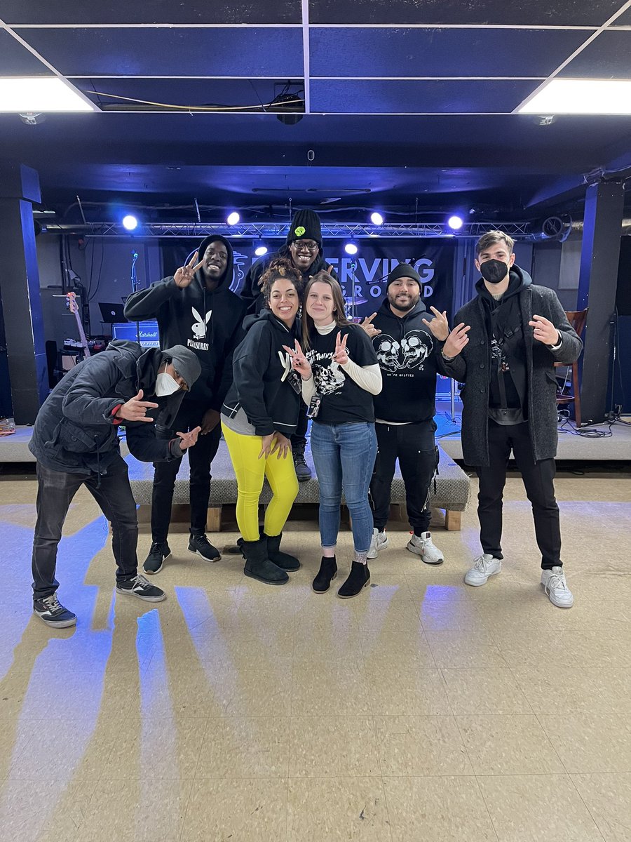 _taylorloyd's tweet photo. got to meet some of my favorite people yesterday 🖤 @Magnoliaparkfl @poptropicaslutz https://t.co/i9q2FwfBrb