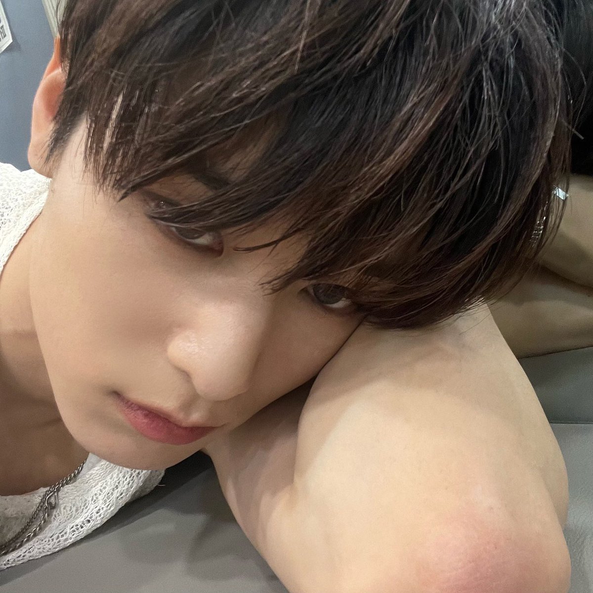 KISSYJEONS's tweet photo. he’s so https://t.co/raGvQKiijB